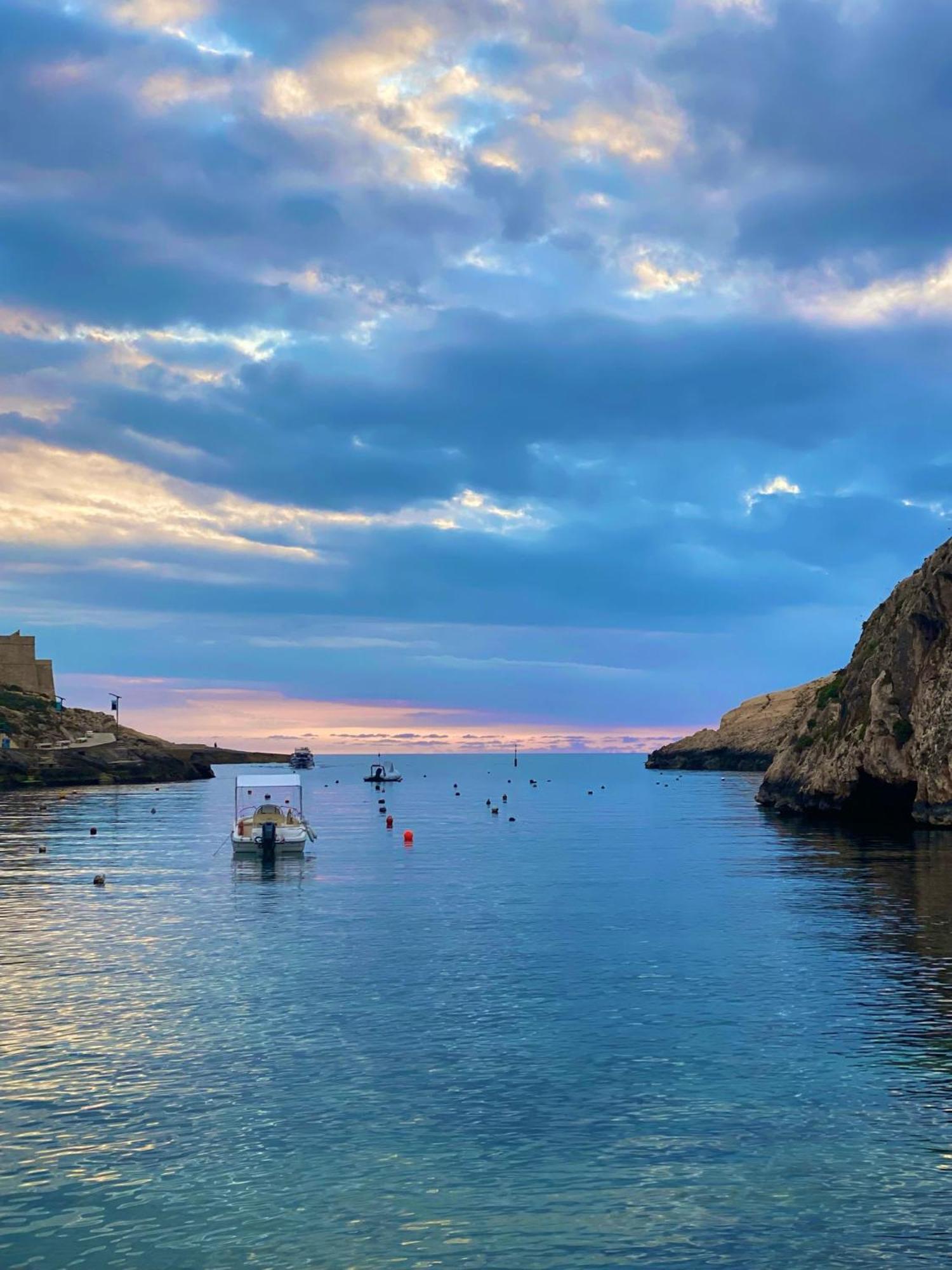 Best Of Xlendi Seafront Apartments Bagian luar foto